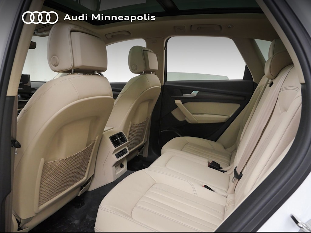 Thumbnail: 2023 Audi Q5 - 8