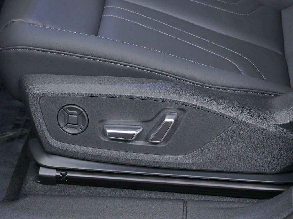 Thumbnail: 2026 Audi Q3 - 13