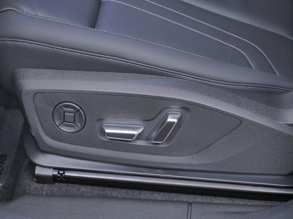 Thumbnail: 2026 Audi Q3 - 13