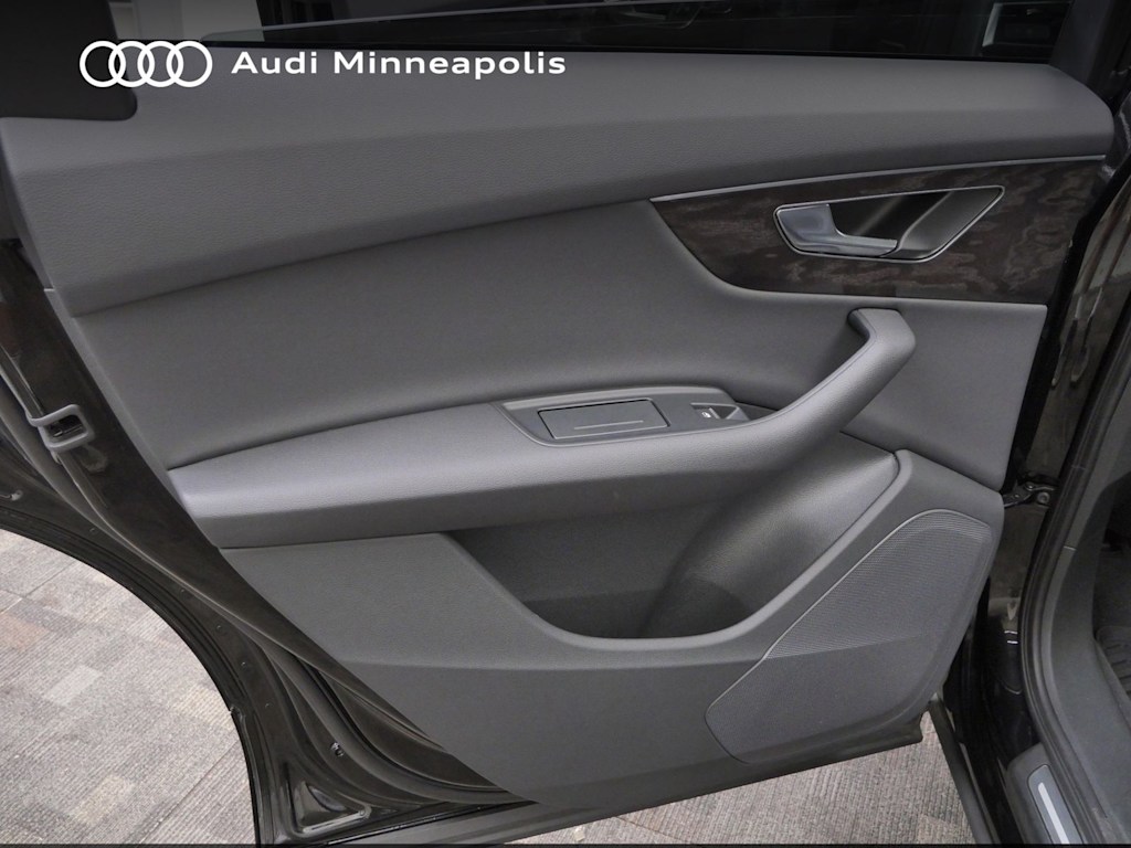Thumbnail: 2023 Audi Q7 - 17