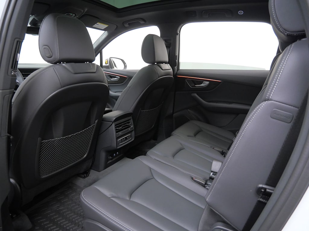 Thumbnail: 2026 Audi Q7 - 8