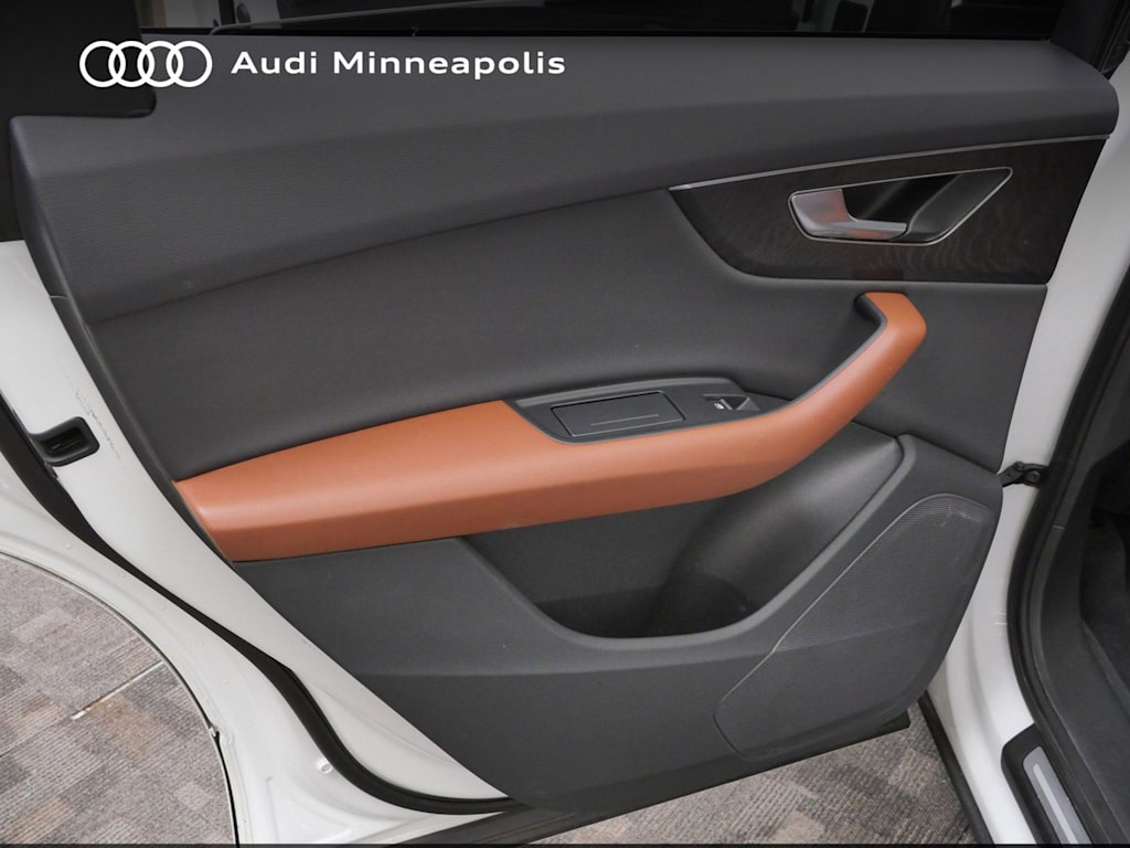 Thumbnail: 2023 Audi Q7 - 16