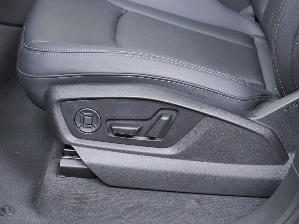 Thumbnail: 2026 Audi Q7 - 13