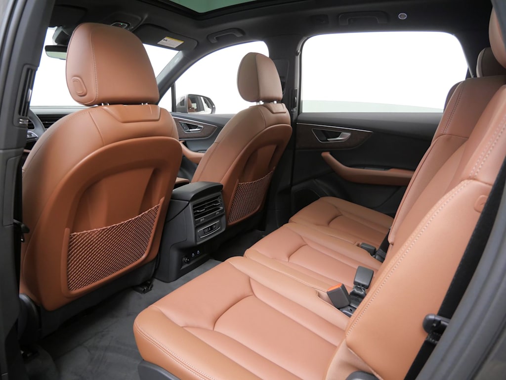 Thumbnail: 2026 Audi Q7 - 8