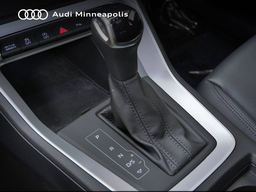 Thumbnail: 2023 Audi Q3 - 10