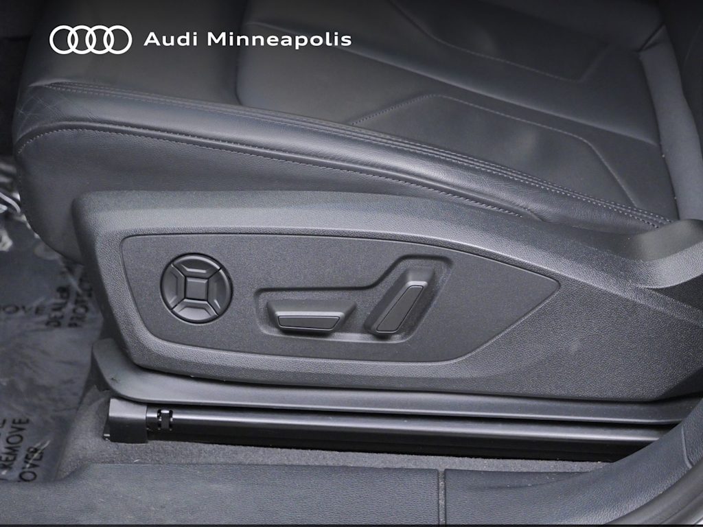 Thumbnail: 2023 Audi Q3 - 16
