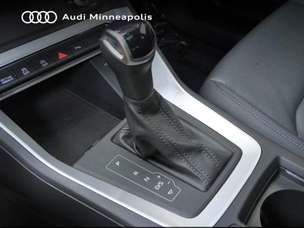 Thumbnail: 2023 Audi Q3 - 10