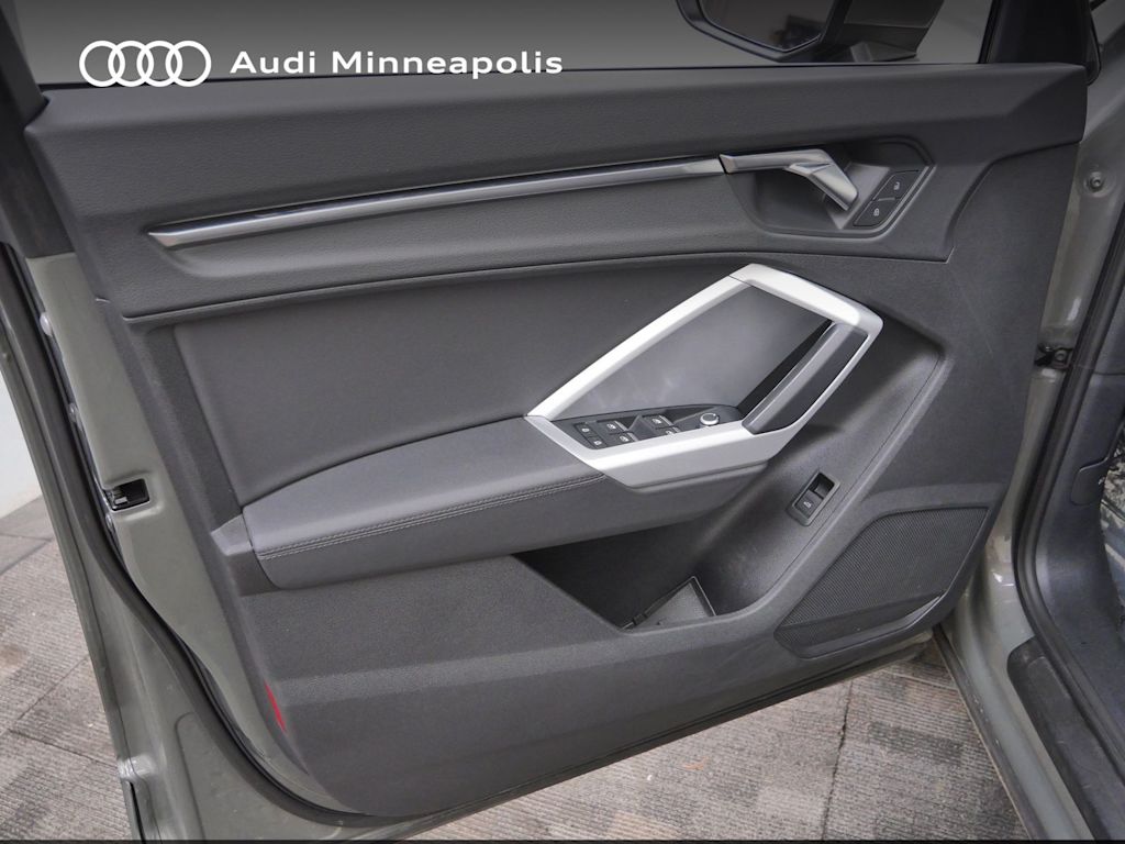 Thumbnail: 2021 Audi Q3 - 15