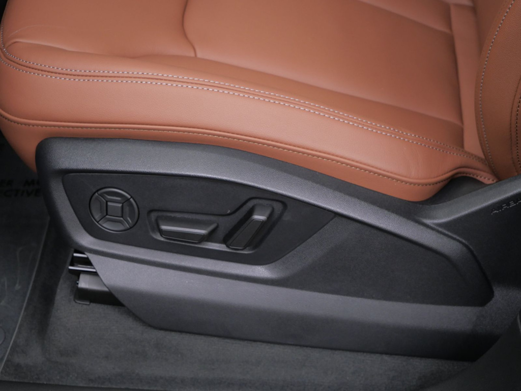 Thumbnail: 2026 Audi Q8 - 13