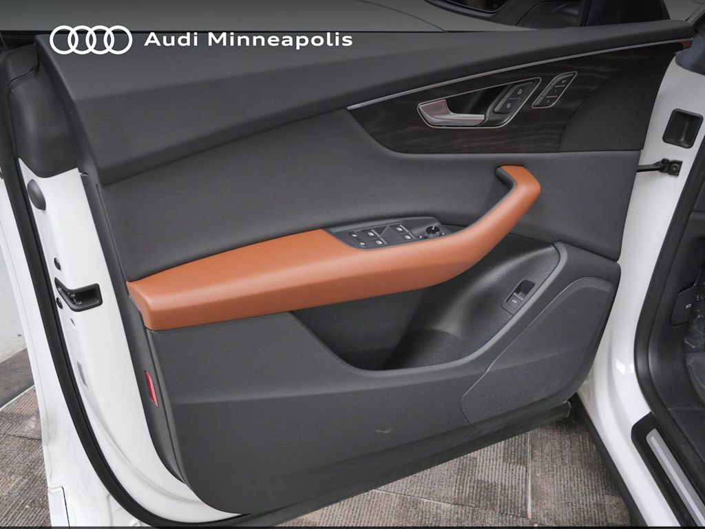 Thumbnail: 2023 Audi Q8 - 14