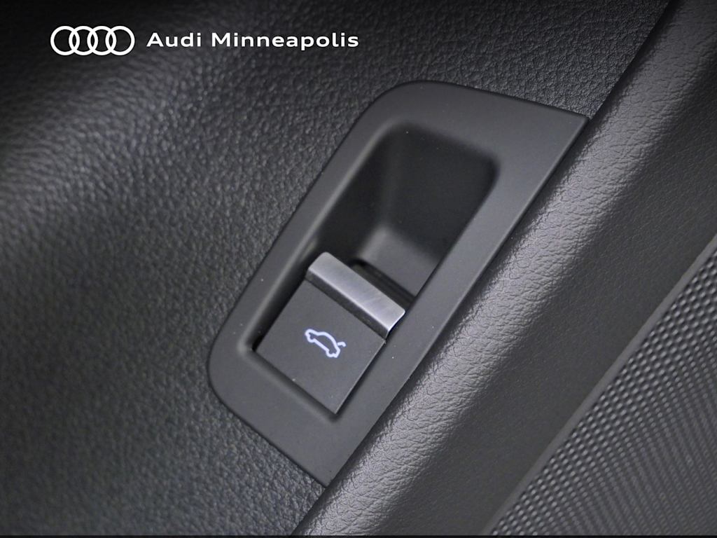 Thumbnail: 2023 Audi Q8 - 18
