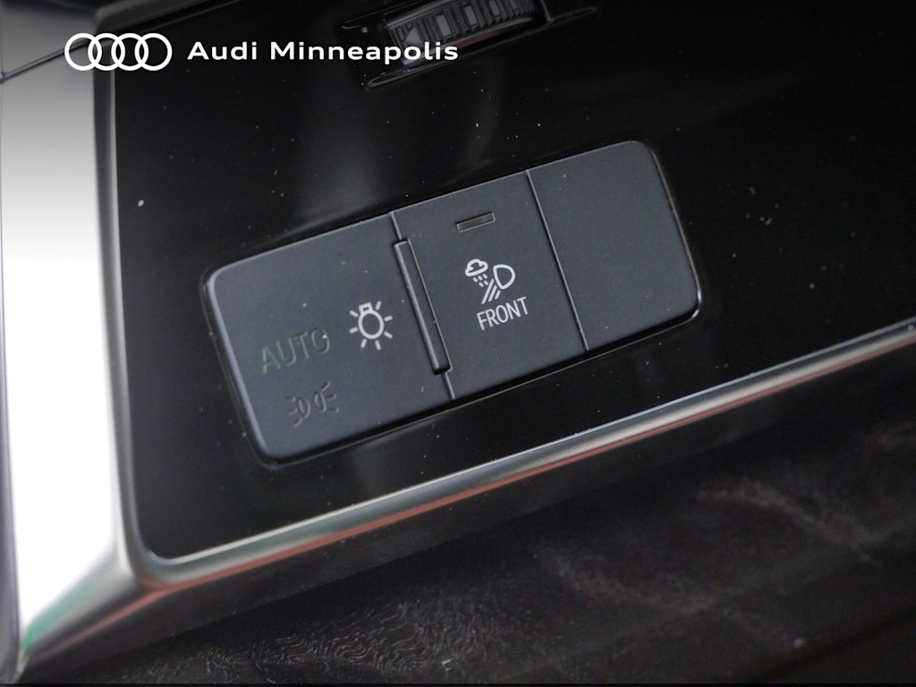 Thumbnail: 2023 Audi Q8 - 19
