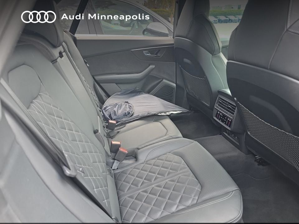 Thumbnail: 2023 Audi SQ8 - 8