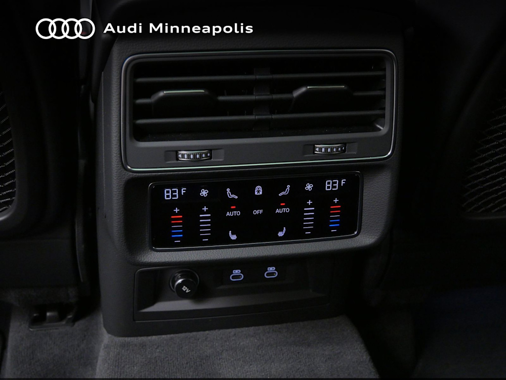 Thumbnail: 2023 Audi SQ8 - 18