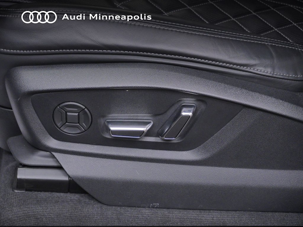 Thumbnail: 2023 Audi SQ8 - 16