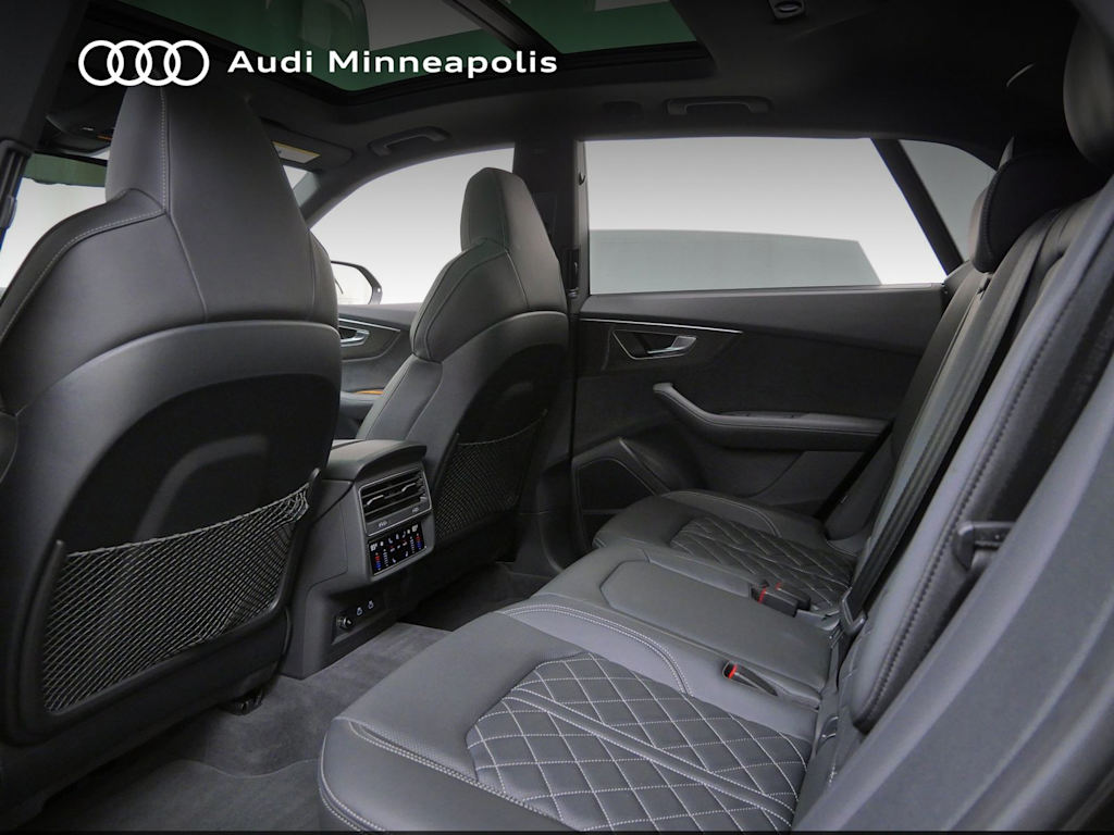 Thumbnail: 2023 Audi SQ8 - 9