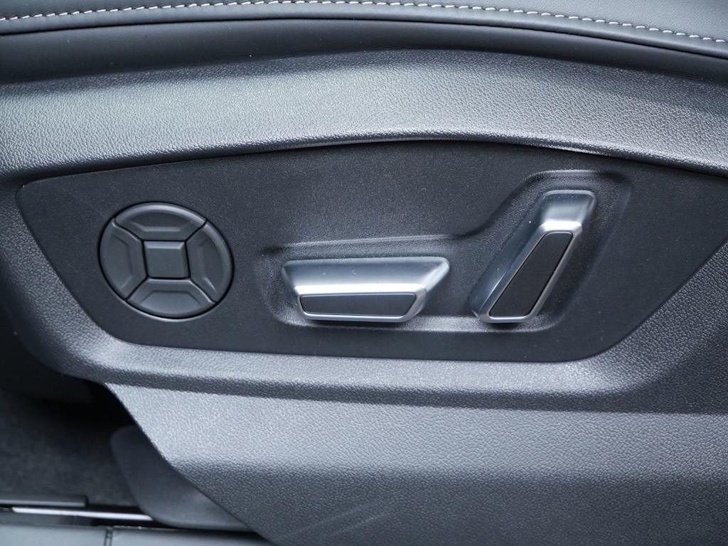 Thumbnail: 2026 Audi SQ7 - 13