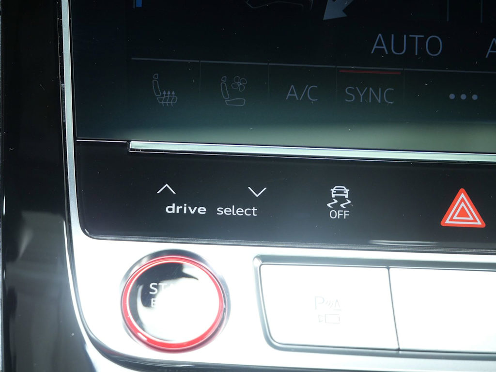 Thumbnail: 2026 Audi SQ7 - 16