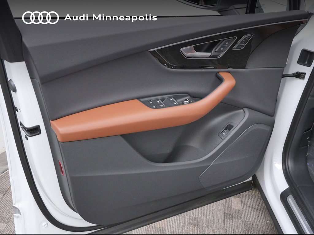 Thumbnail: 2023 Audi Q7 - 15