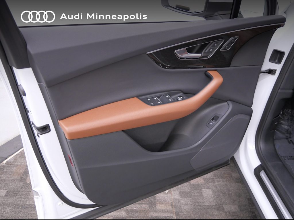 Thumbnail: 2023 Audi Q7 - 15