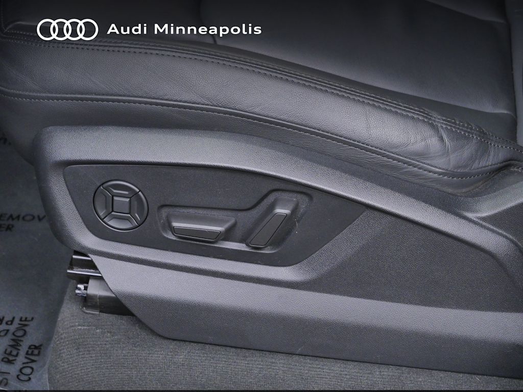 Thumbnail: 2023 Audi Q7 - 16