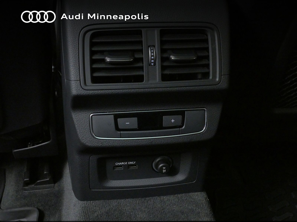 Thumbnail: 2023 Audi SQ5 - 20