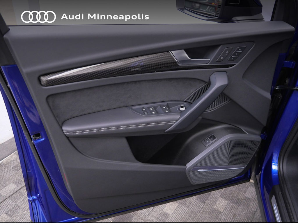 Thumbnail: 2023 Audi SQ5 - 17