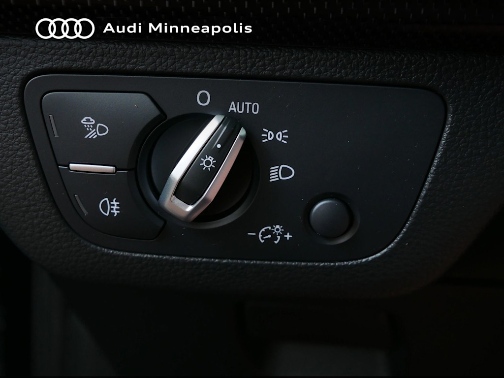 Thumbnail: 2020 Audi SQ5 - 21