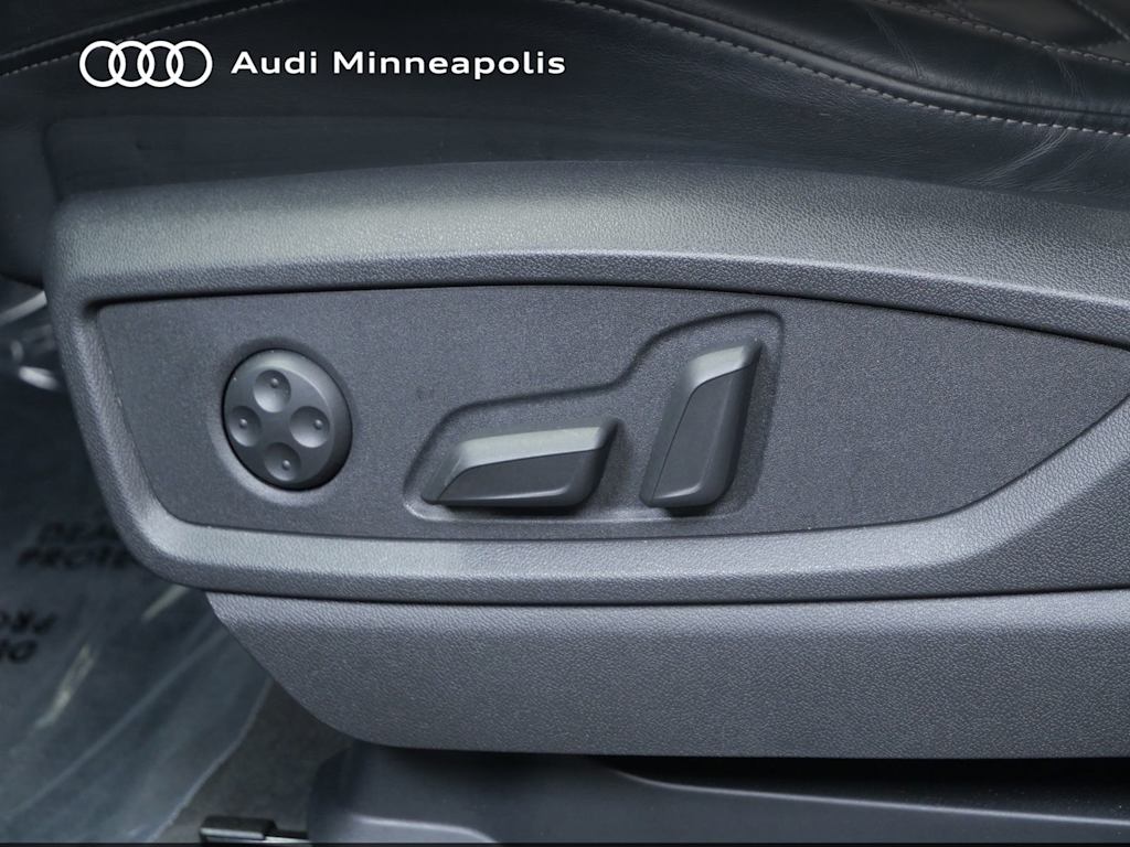 Thumbnail: 2023 Audi SQ5 - 17