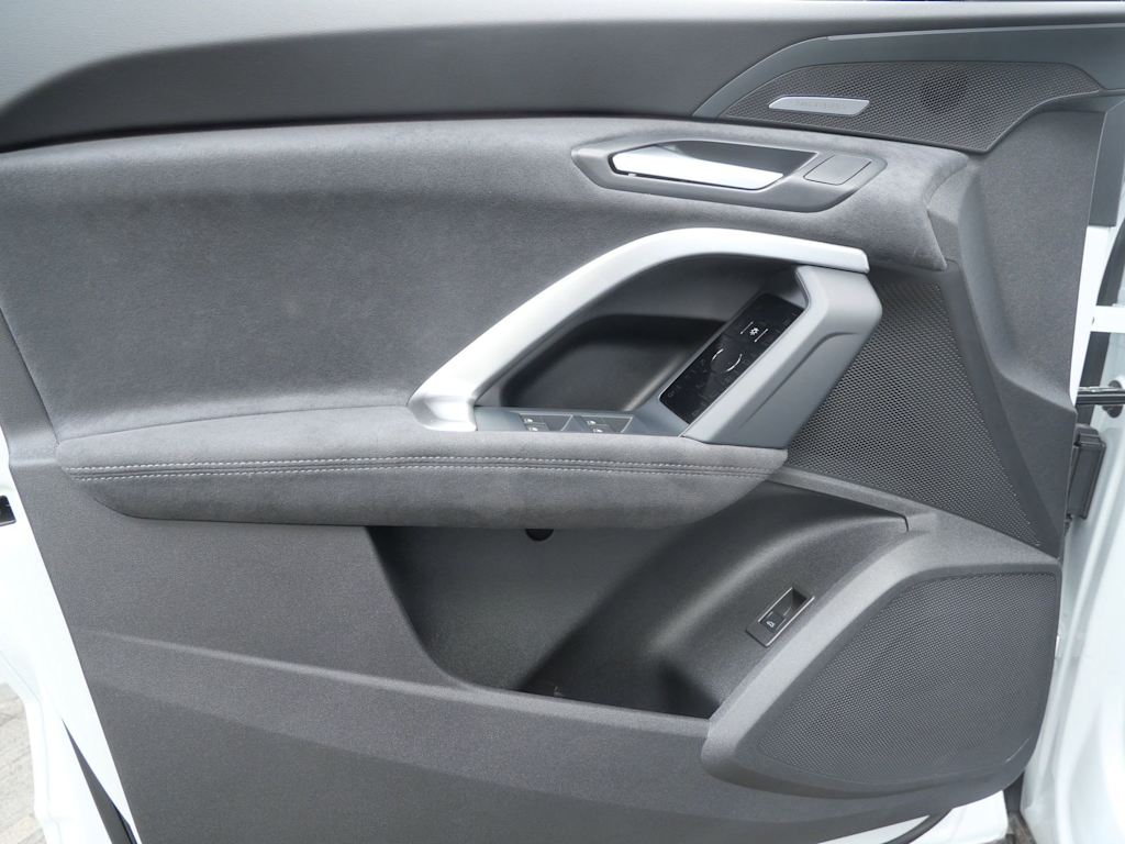 Thumbnail: 2026 Audi SQ5 - 12