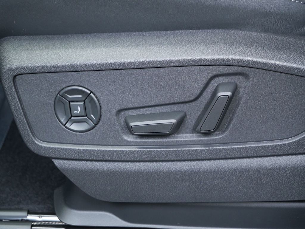 Thumbnail: 2026 Audi SQ5 - 13