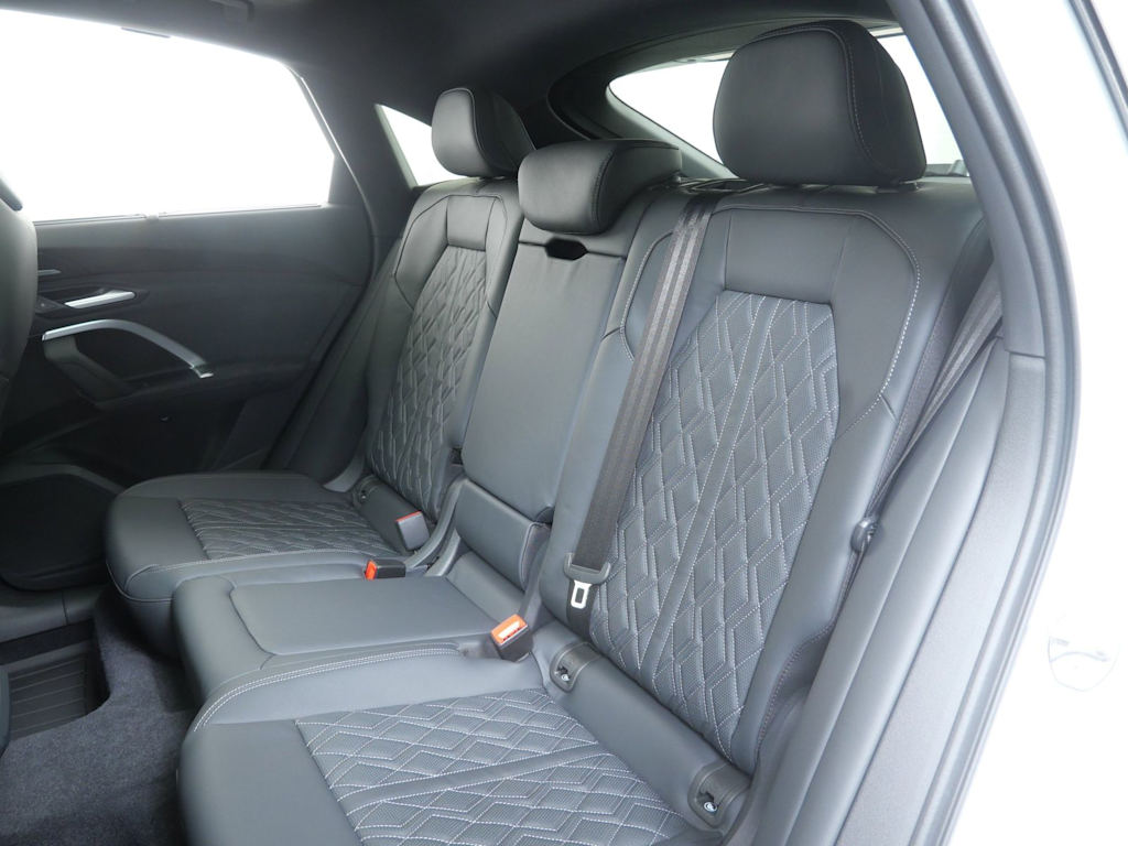 Thumbnail: 2026 Audi SQ5 - 8