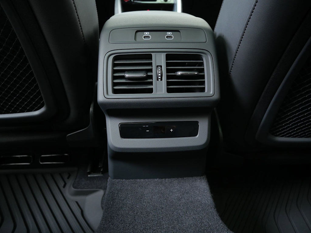 Thumbnail: 2026 Audi SQ5 - 15