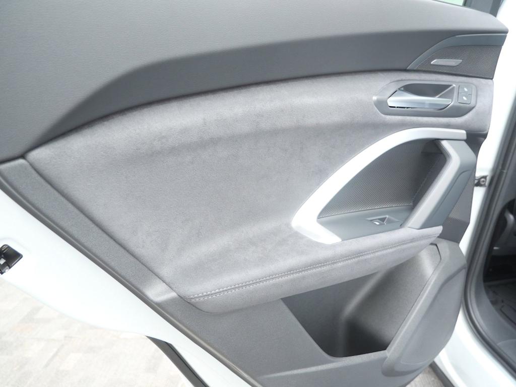 Thumbnail: 2026 Audi SQ5 - 14