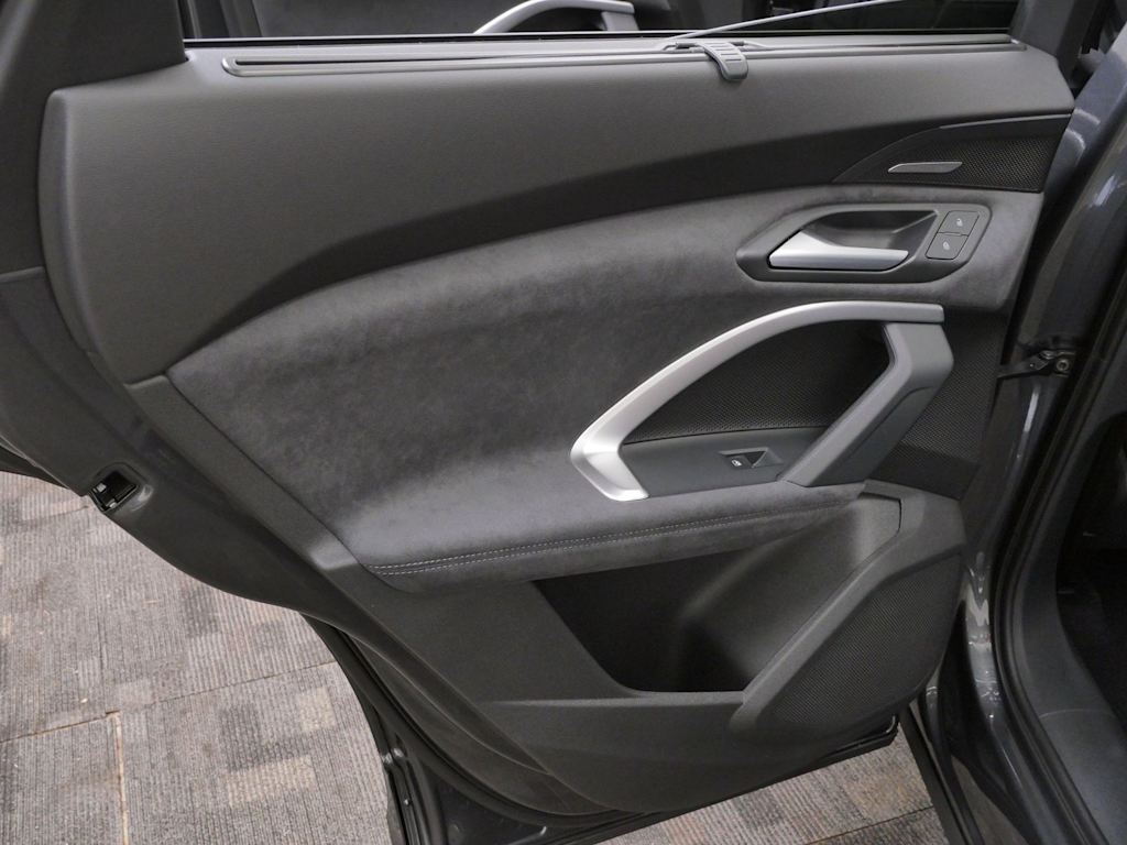 Thumbnail: 2026 Audi SQ5 - 14