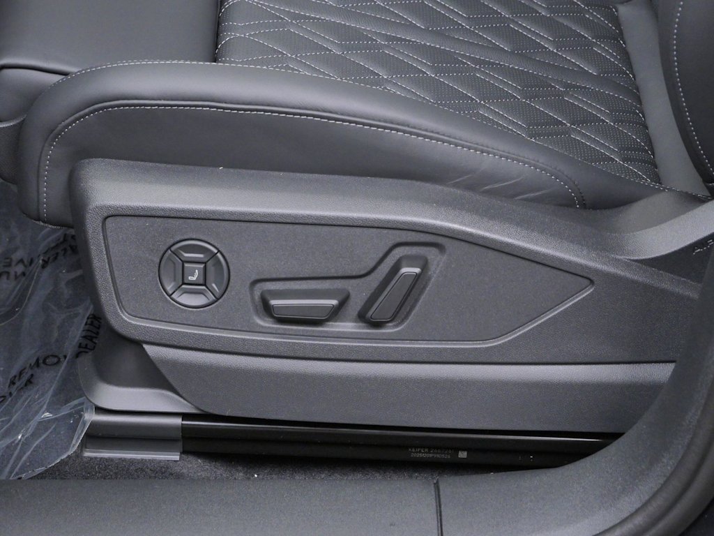 Thumbnail: 2026 Audi SQ5 - 13