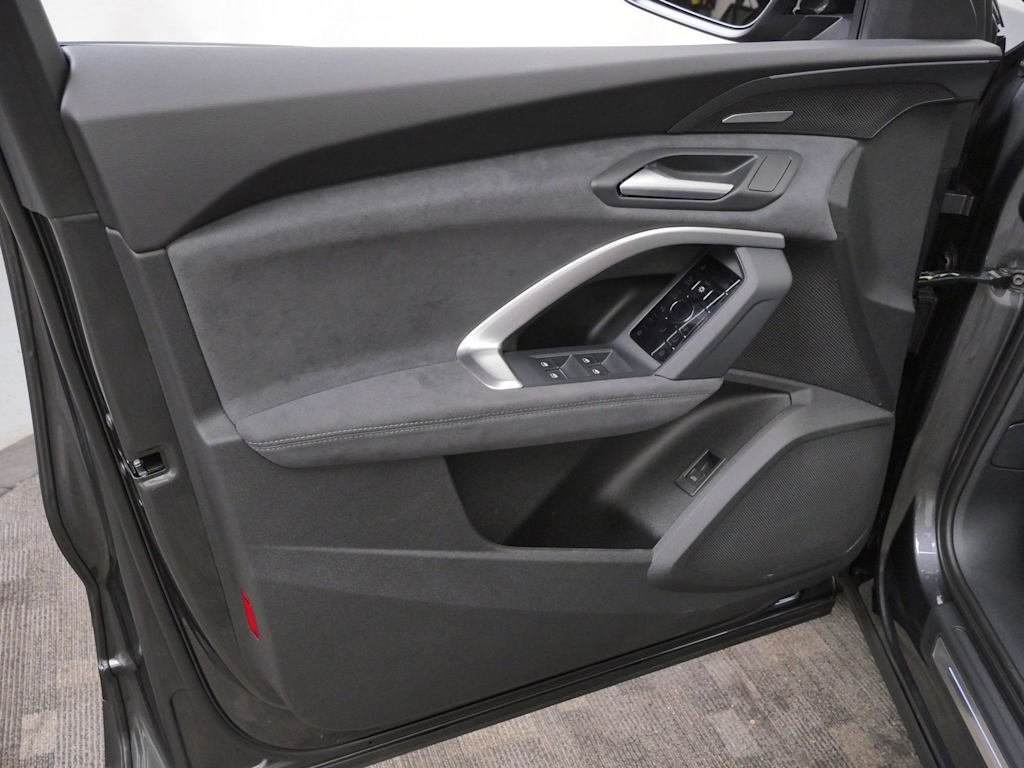 Thumbnail: 2026 Audi SQ5 - 12