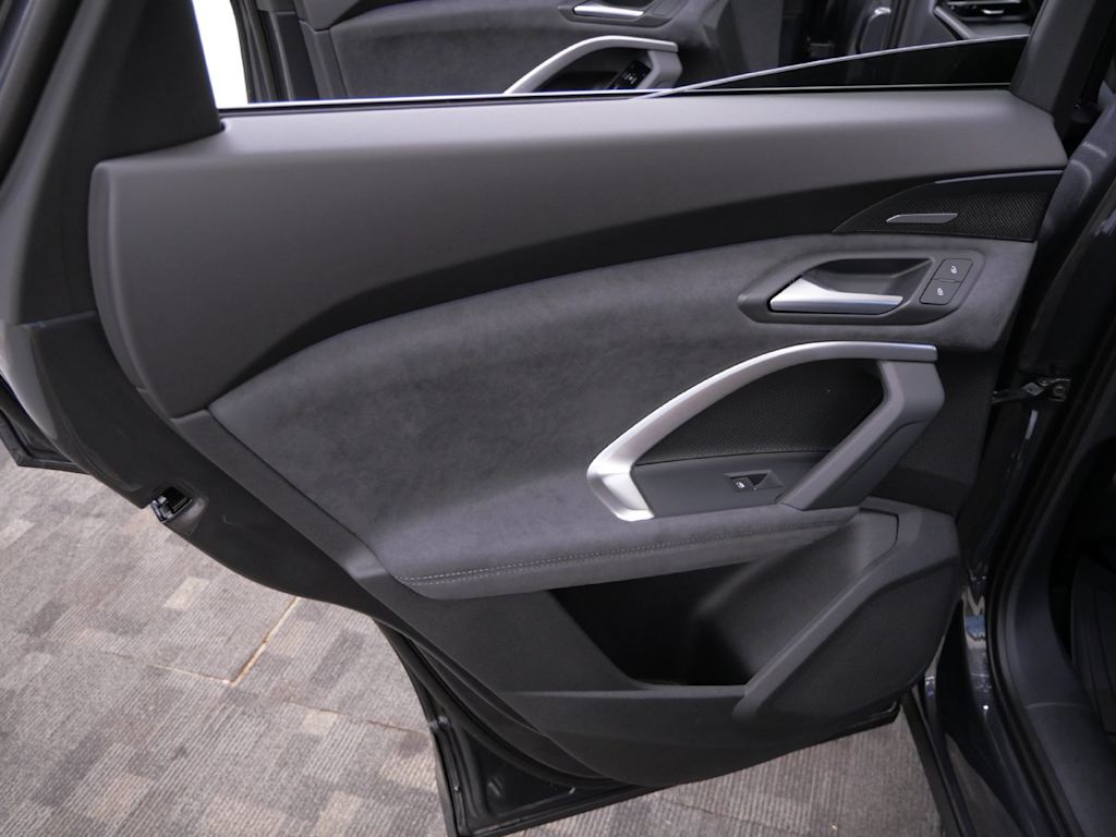 Thumbnail: 2026 Audi SQ5 - 12