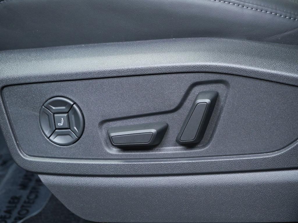 Thumbnail: 2026 Audi SQ5 - 13