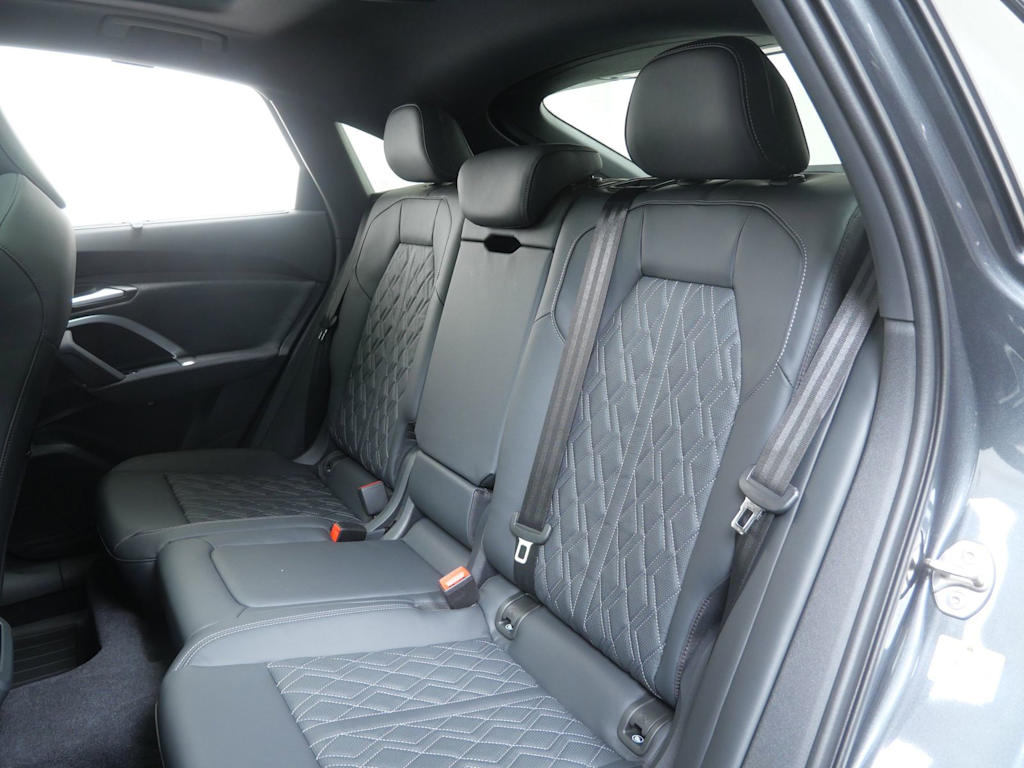 Thumbnail: 2026 Audi SQ5 - 8