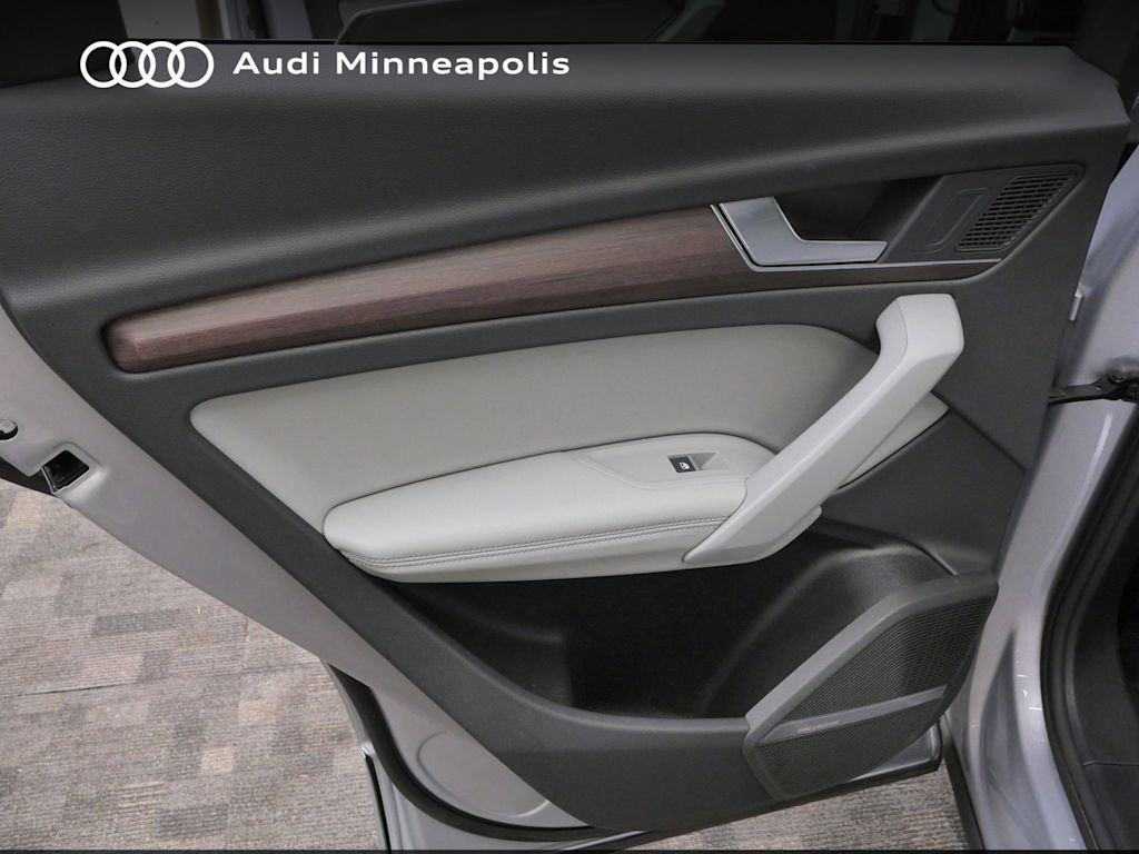 Thumbnail: 2023 Audi Q5 - 17