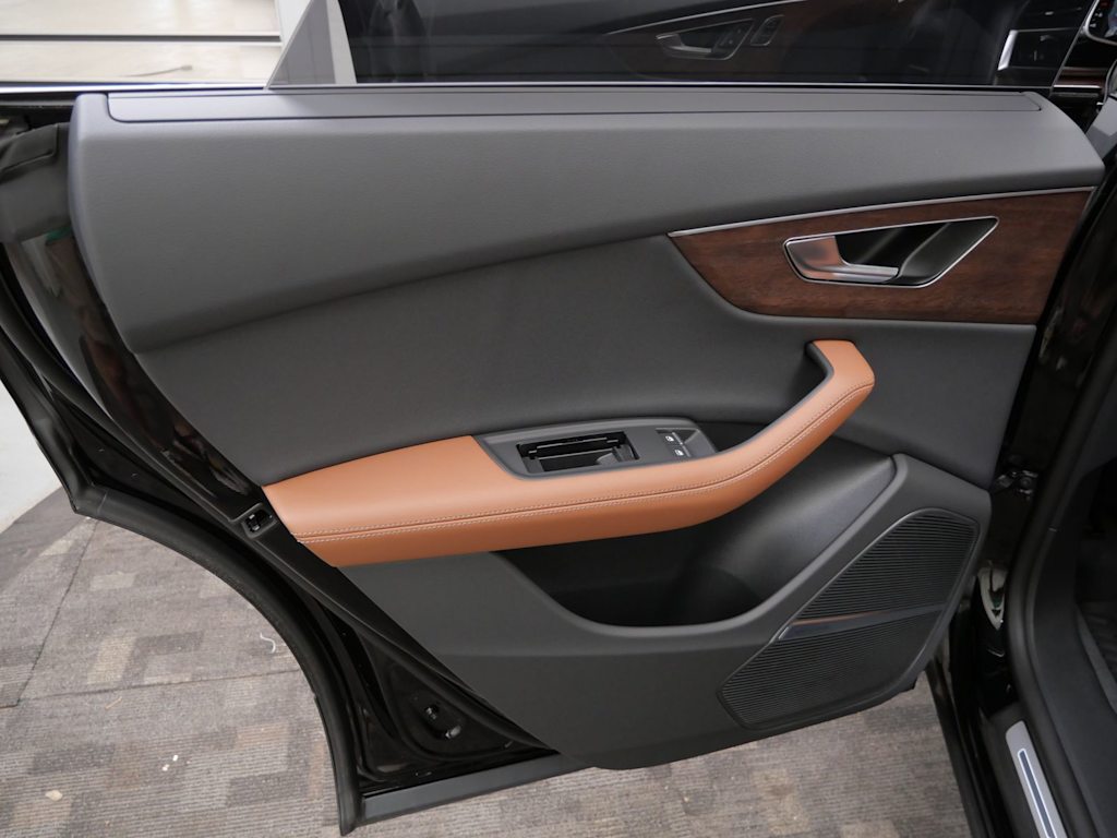 Thumbnail: 2026 Audi Q8 - 14