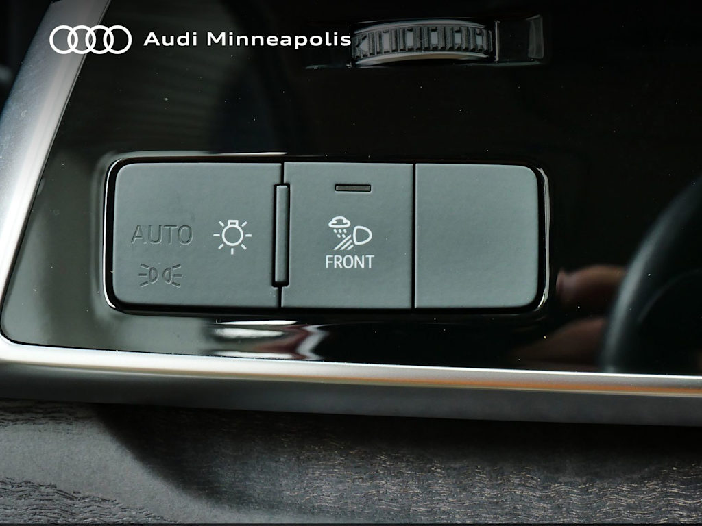 Thumbnail: 2025 Audi Q8 - 9