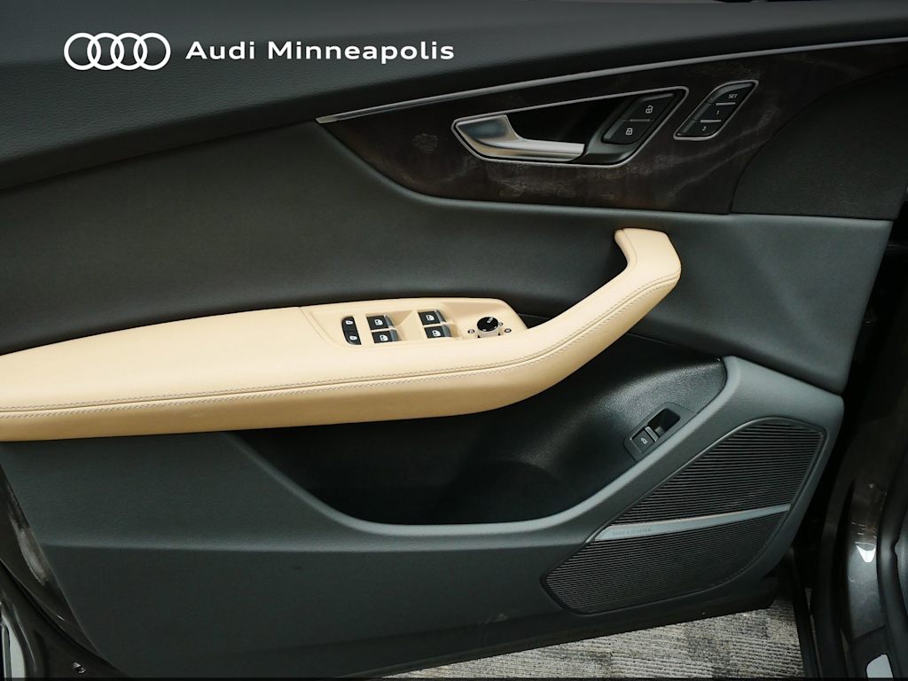 Thumbnail: 2025 Audi Q8 - 16