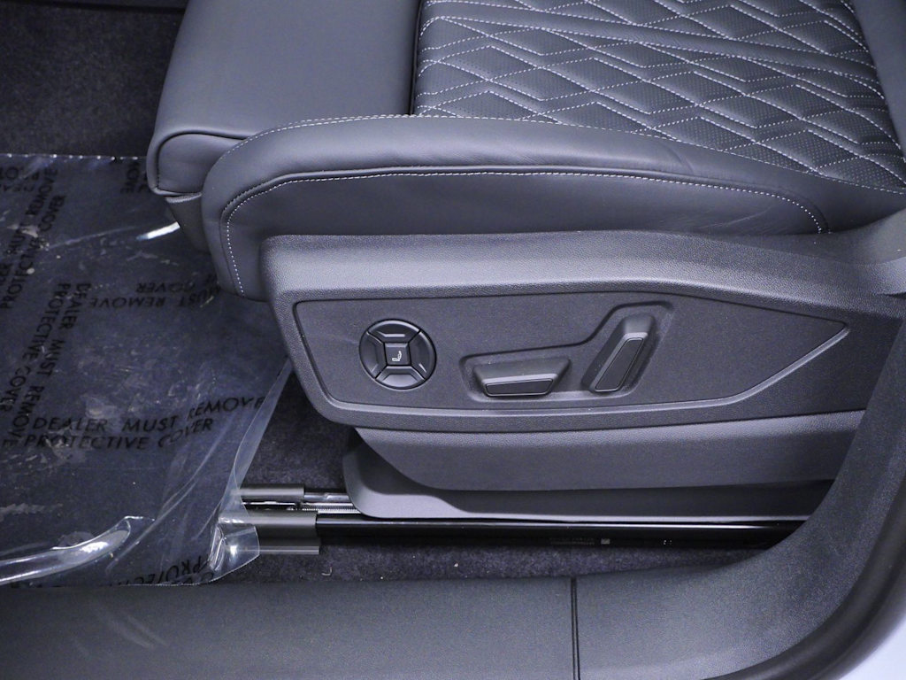 Thumbnail: 2026 Audi SQ5 - 13