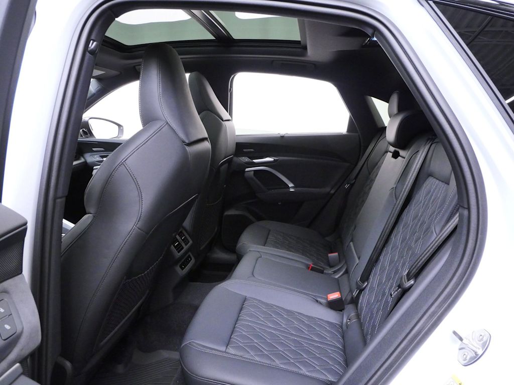 Thumbnail: 2026 Audi SQ5 - 8