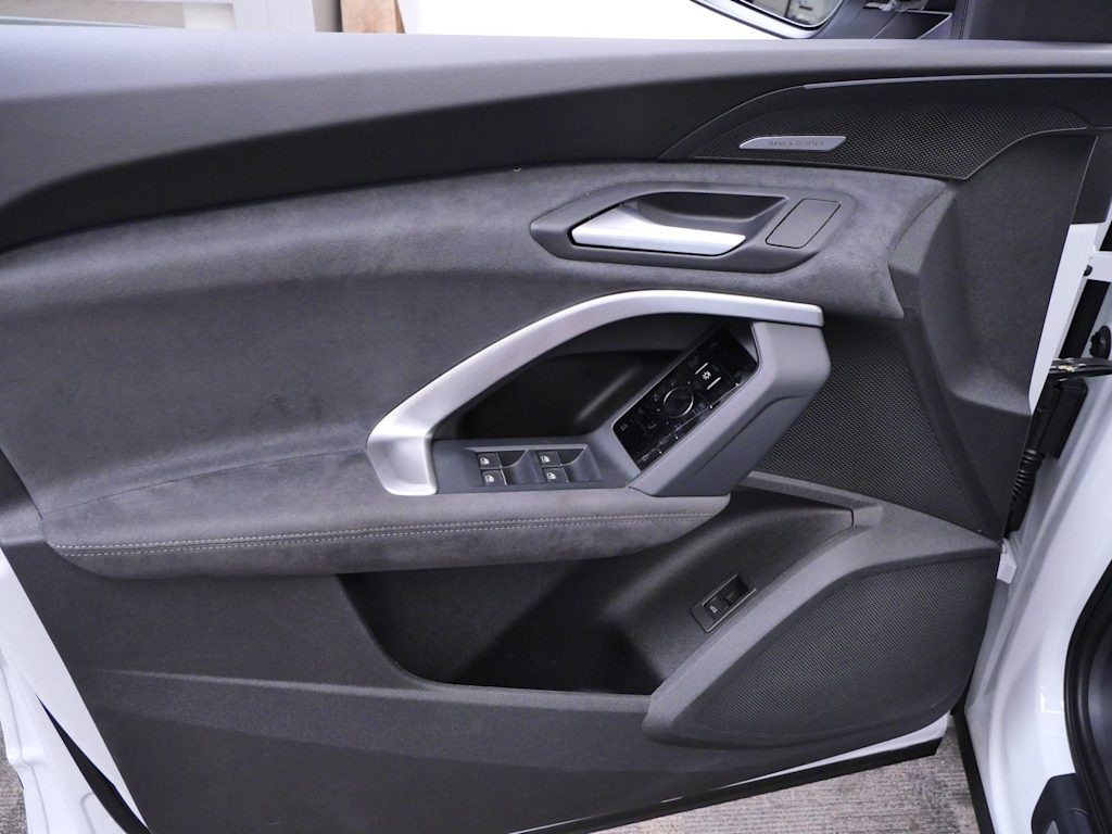 Thumbnail: 2026 Audi SQ5 - 12