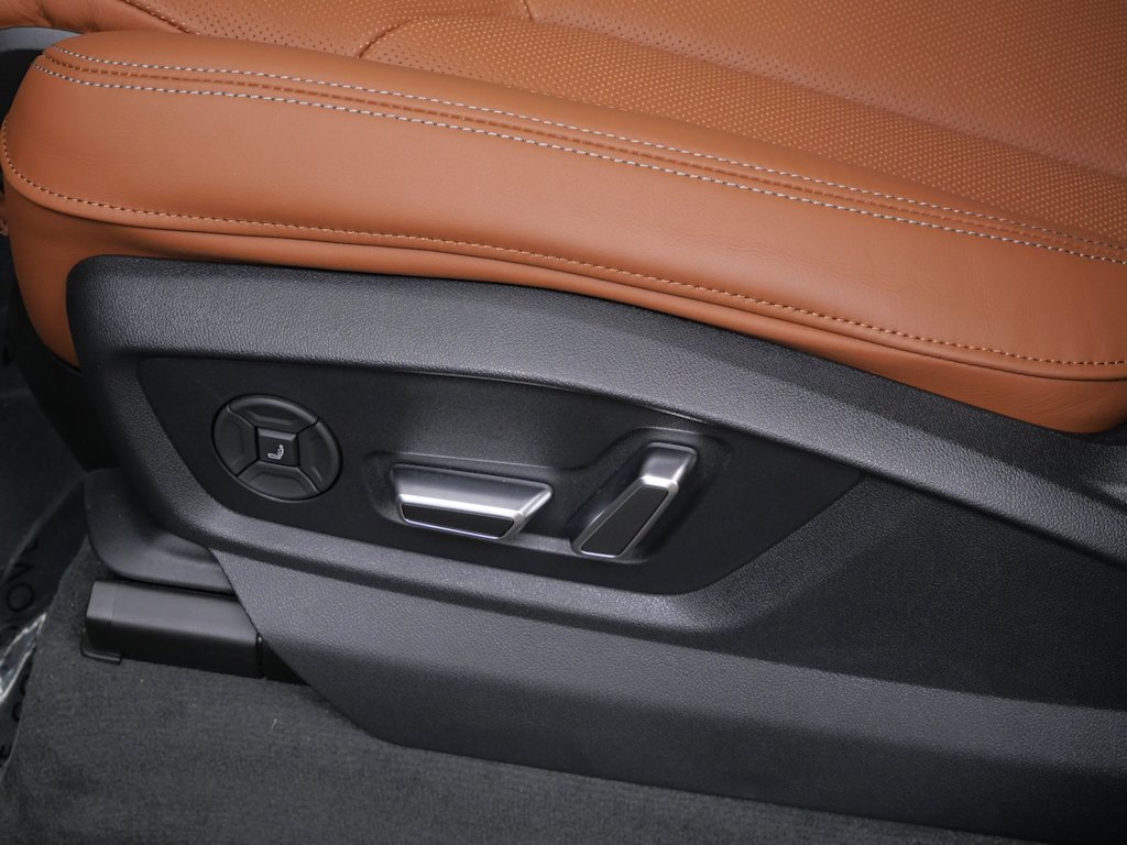 Thumbnail: 2026 Audi Q8 - 13