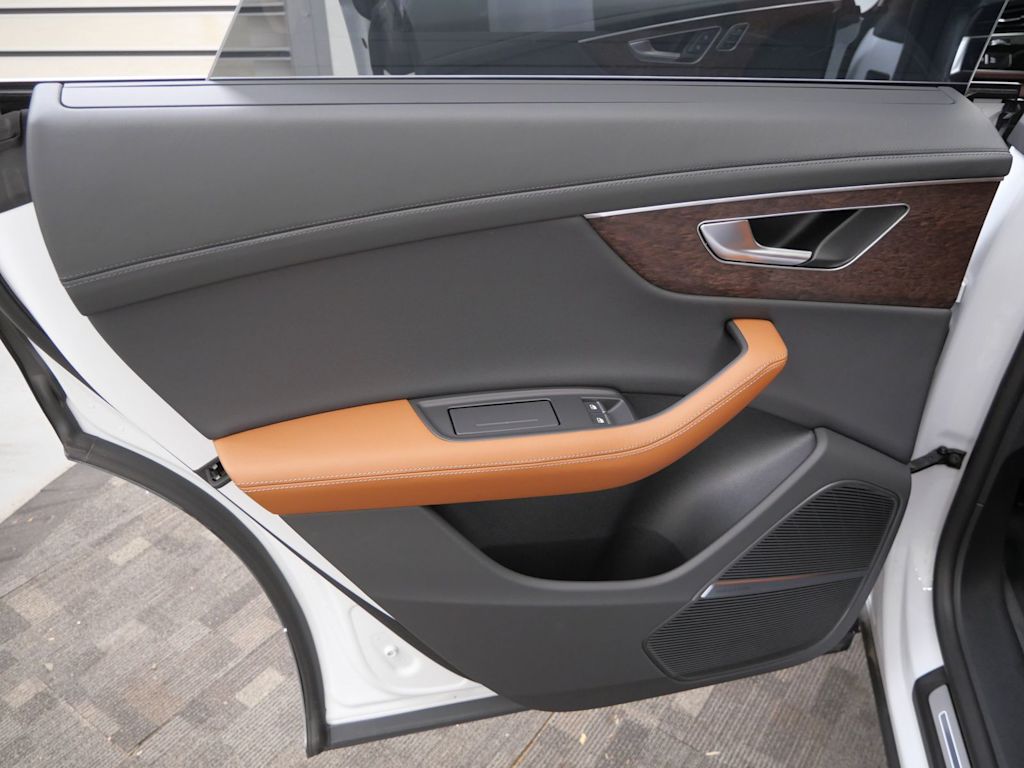 Thumbnail: 2026 Audi Q8 - 14