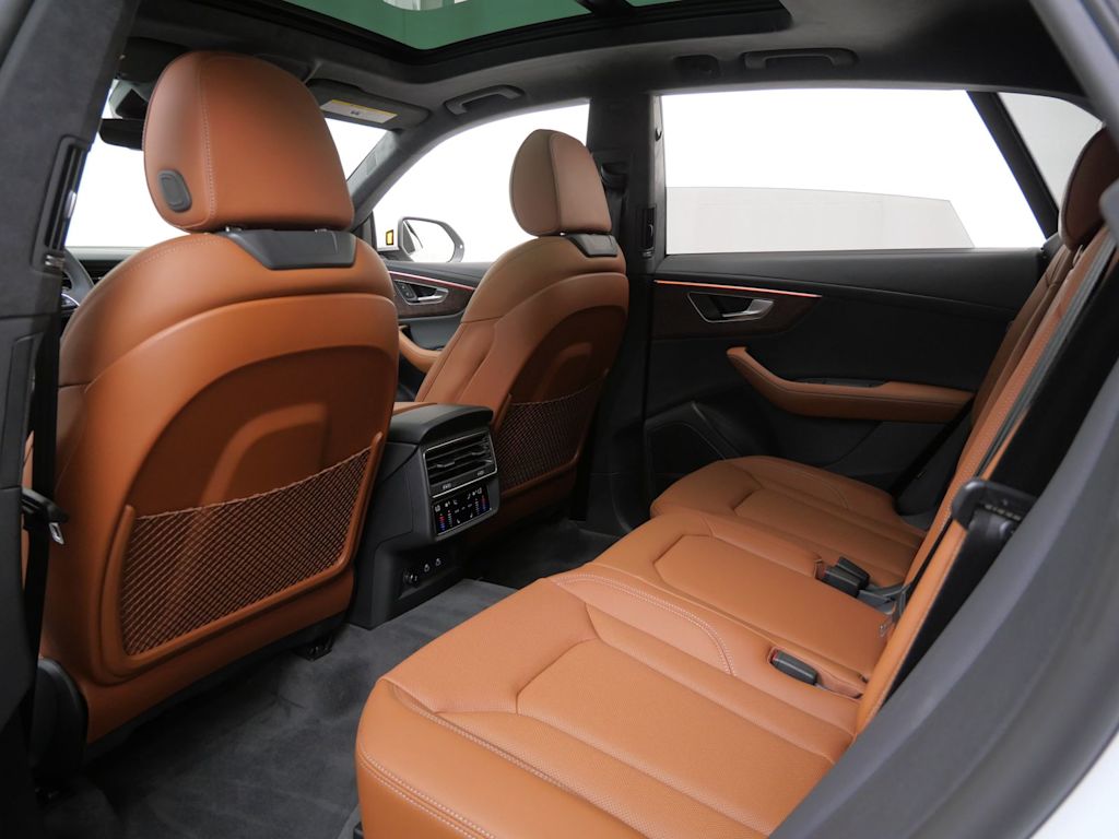 Thumbnail: 2026 Audi Q8 - 8